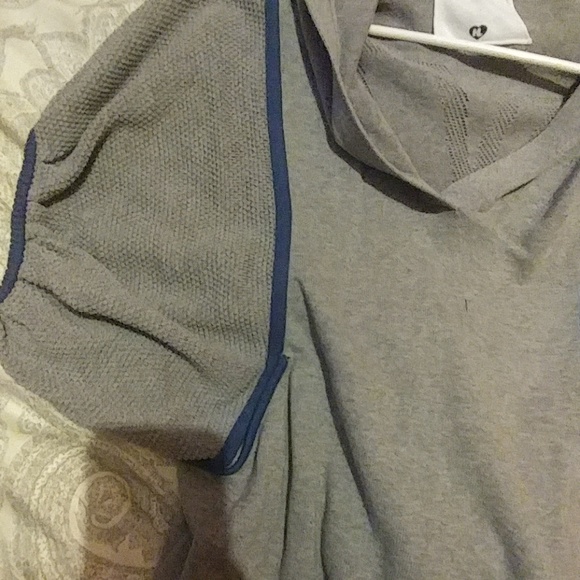 Harajuku Lovers hooded poncho/sweater - Picture 3 of 3